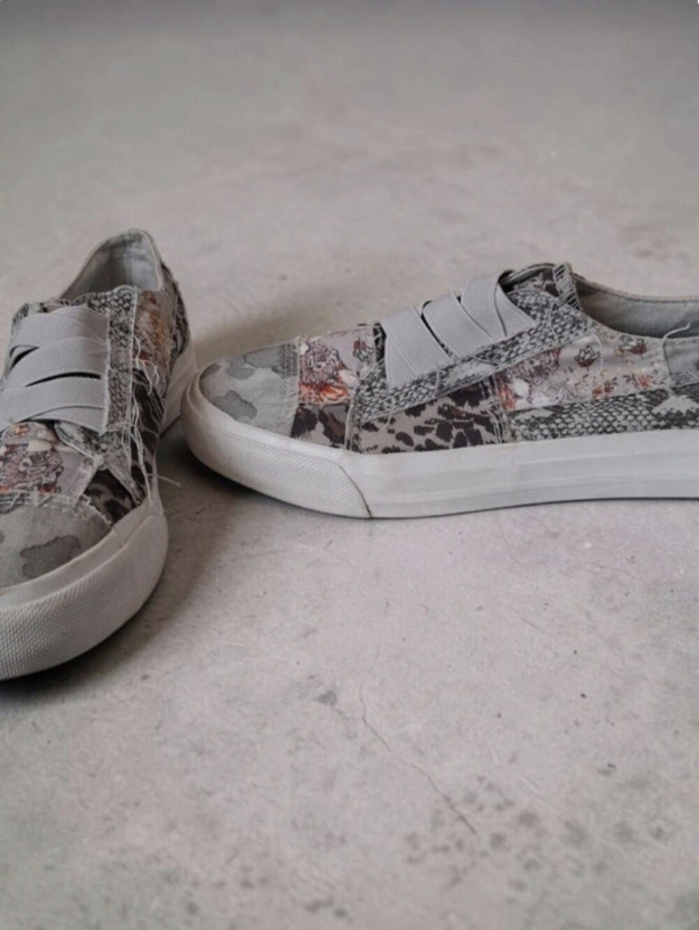 Women’s Casual Floral Grey Slip-On Sneakers Womens Size 7 Very Good Condition